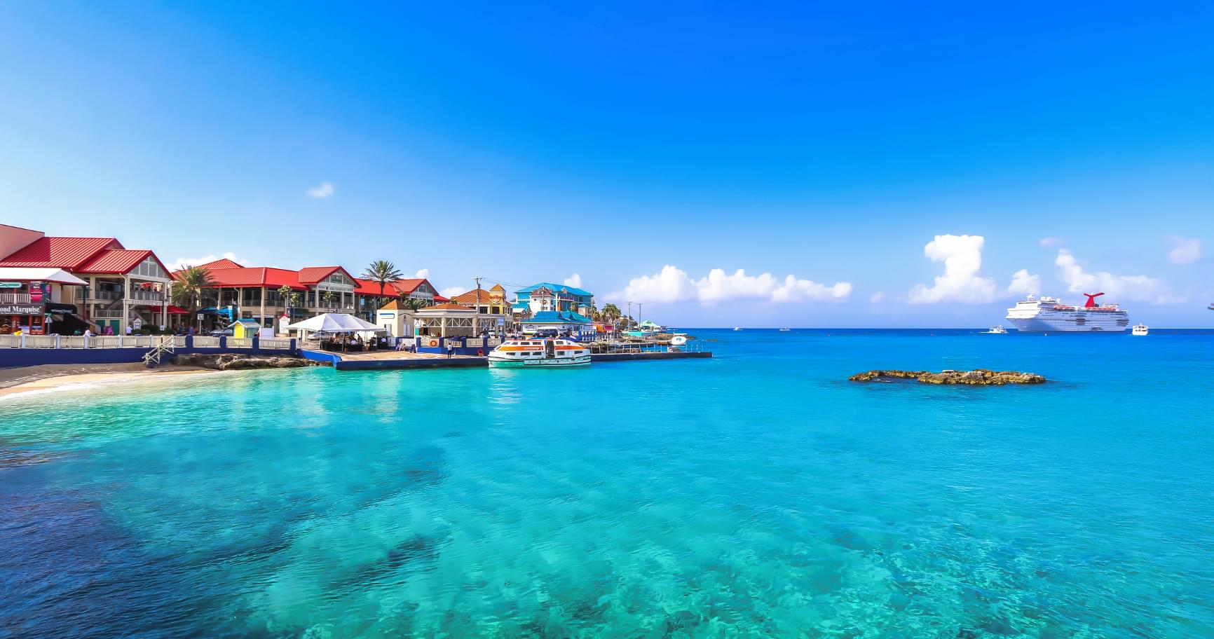 Scenic view of George Town, showcasing the vibrant Georgetown Cayman Islands cruise port