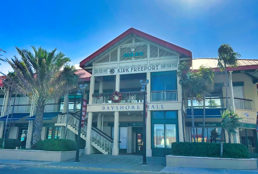 Local building near the Georgetown Grand Cayman cruise port featuring shops and cafes