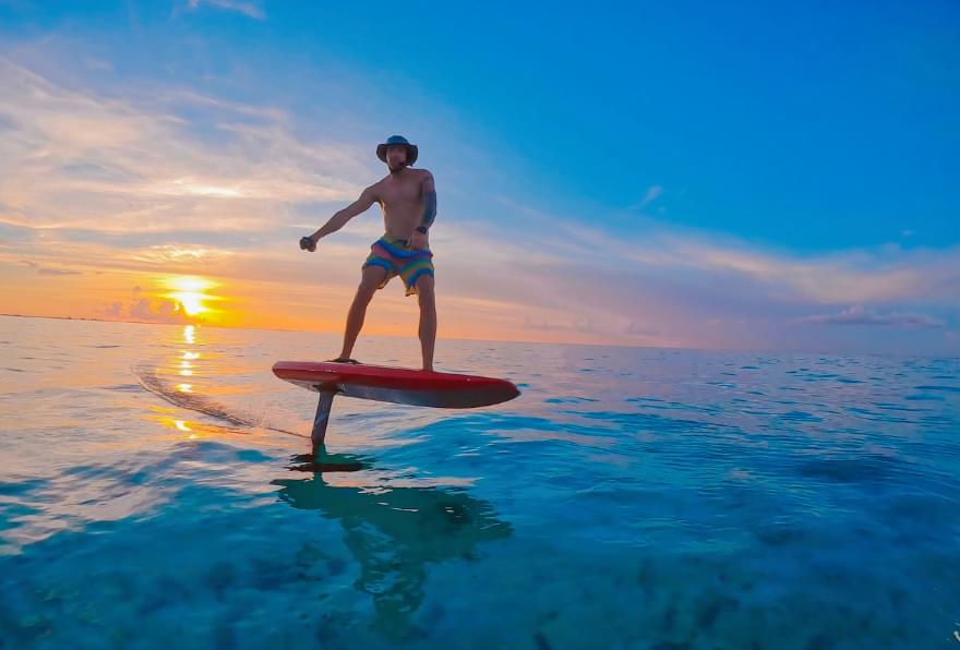 Sunset efoiling in Grand Cayman showcases peaceful coastal adventures.