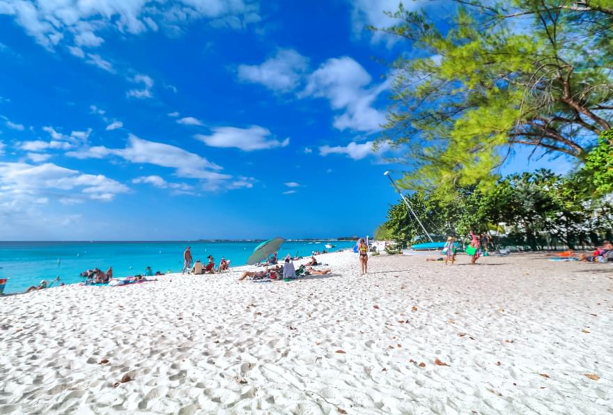 Governor’s Beach, part of Seven Mile Beach Grand Cayman, featuring tranquil sands and calm waters