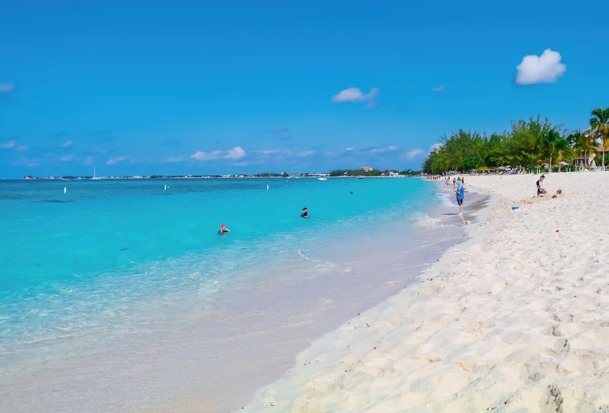 Seven Mile Beach in Grand Cayman, featuring turquoise waters and soft white sands, perfect for Grand Cayman beach excursions