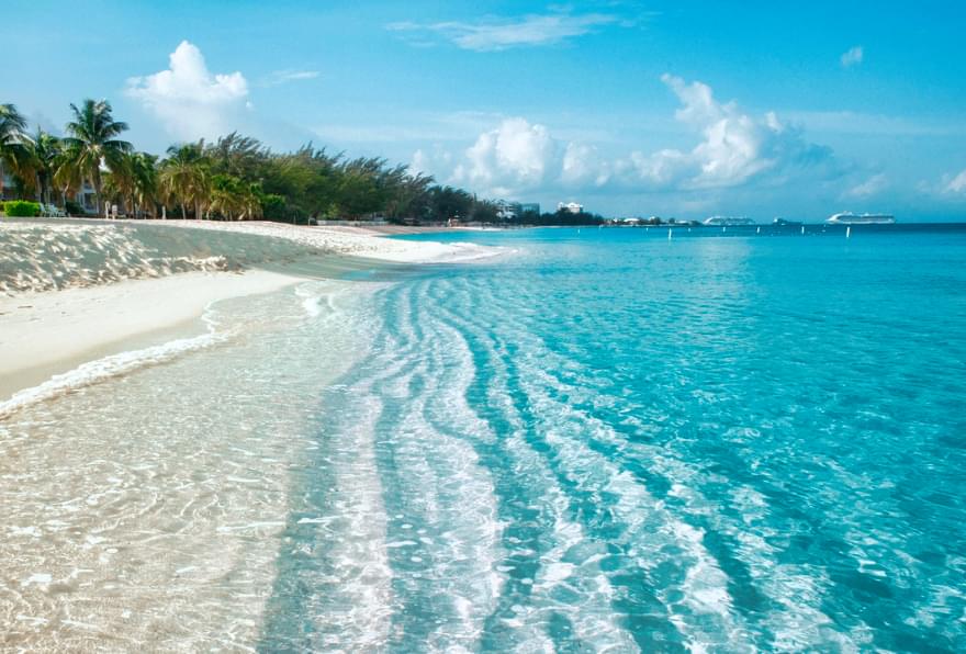 Scenic shallow waters of Seven Mile Beach, perfect for Grand Cayman's shore excursions