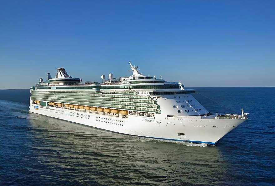 Royal Caribbean ship docking near Grand Cayman, offering top royal Caribbean's Grand Cayman excursions